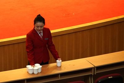 我局會(huì)議服務(wù)部為迎接院“兩會(huì)”精心準(zhǔn)備、強(qiáng)化培訓(xùn) 會(huì)務(wù)服務(wù)